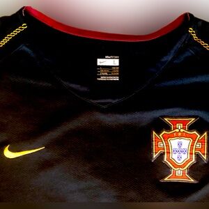 2006 NIKE FitDry Portugal Away Large Long Sleeve Jersey Collectors Item